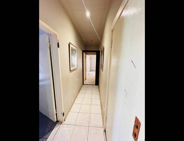 6 BEDROOM HOUSE FOR SALE IN SUNNYRIDGE